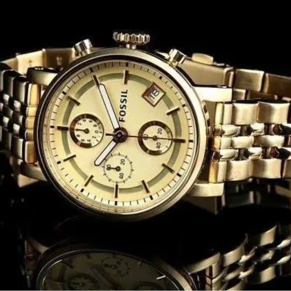 Gold Fossil Women’s Watch - Picture 7 of 8